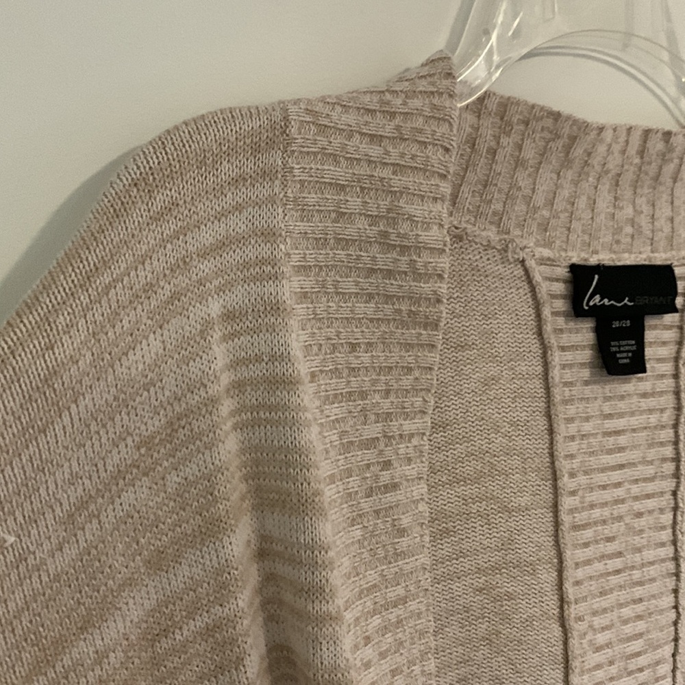 Lane Bryant Women’s Cream/Tan Tulip hem cardigan, long sleeve, size 26/28 - Picture 3 of 9